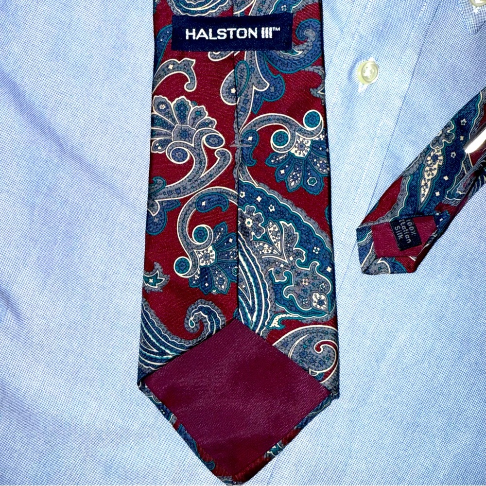 Vintage Men’s Halston Paisley Silk Tie Burgundy Blue USA Perfect Fall Season‎